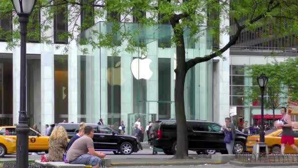 Människor Och Trafik Apple Fifth Avenue Manhattan New York Usa — Stockvideo