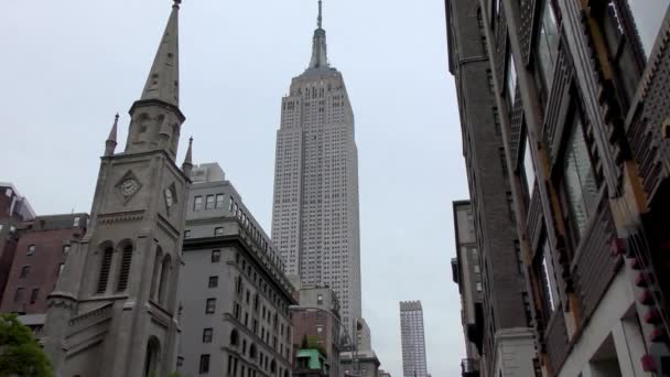 美国纽约市曼哈顿帝国大厦的街道场景 — 图库视频影像