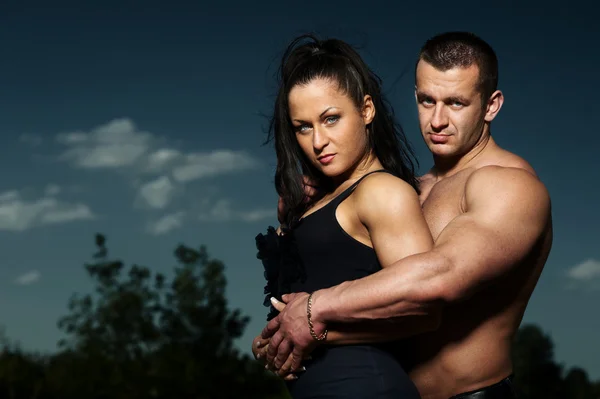 Athletic man and woman outdoors — Stock Photo, Image