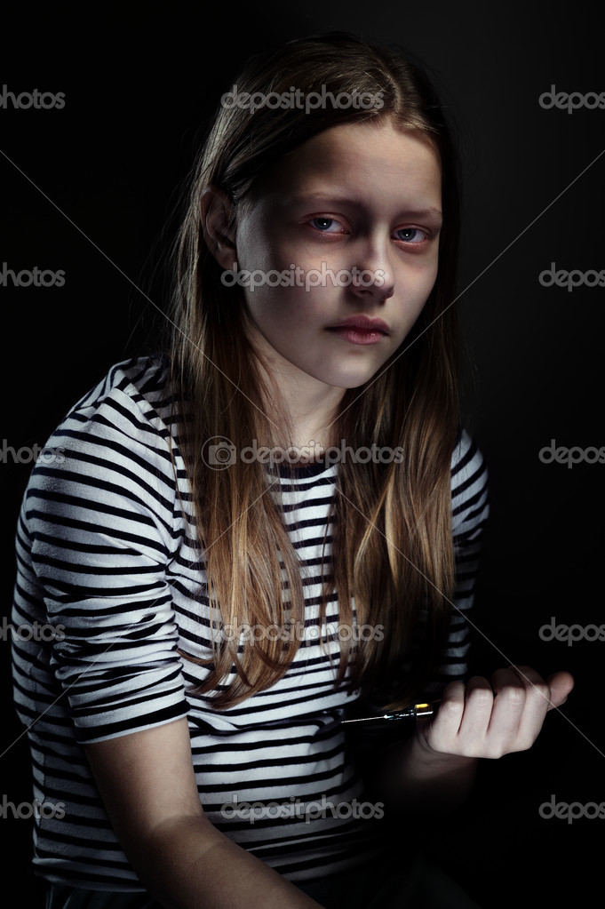 Dark portrait of a drug addicted teenager girl with syringe — Stock ...