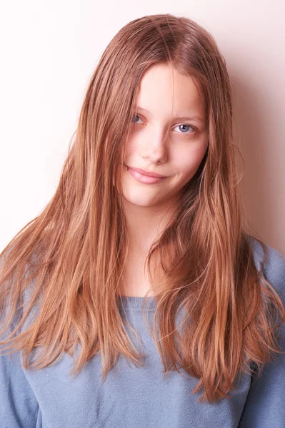 Linda menina adolescente bonito — Fotografia de Stock