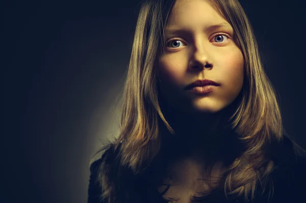 Retrato de una adolescente, primer plano —  Fotos de Stock