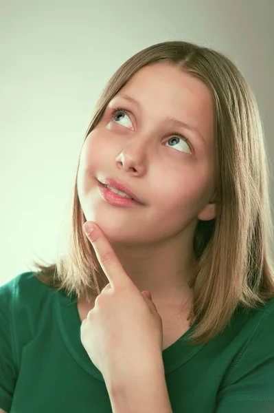 Retrato de una adolescente pensante — Foto de Stock