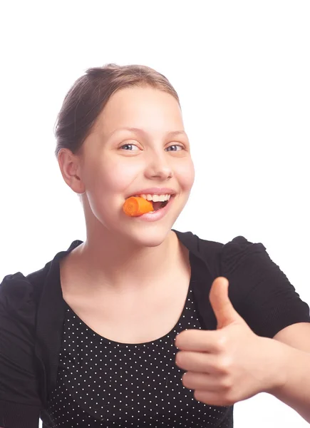 Dziesięć dziewczynka jedzenie marchew — Zdjęcie stockowe