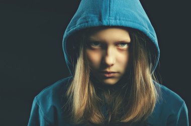 başlıklı afraided teen kız