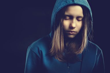 başlıklı afraided teen kız