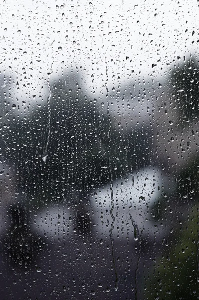 Gotas de chuva em vidro — Fotografia de Stock