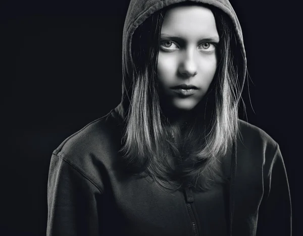 Afraided teen girl in hood — Stock Photo, Image