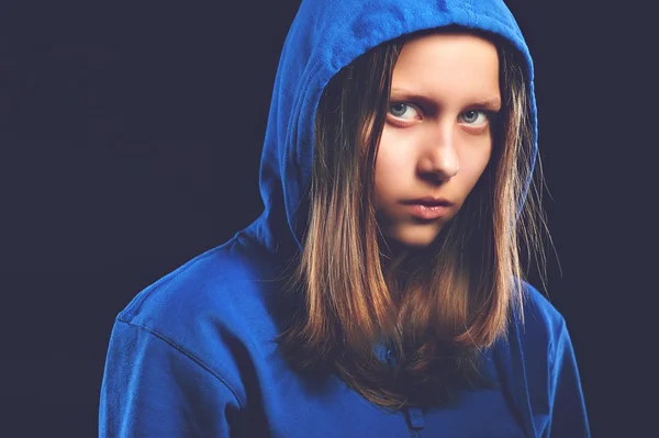 Afraided teen girl in hood — Stock Photo, Image