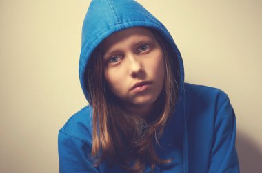 hüzünlü bir genç kız