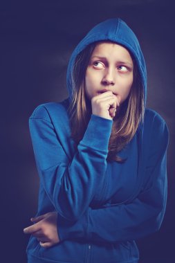 başlıklı afraided teen kız