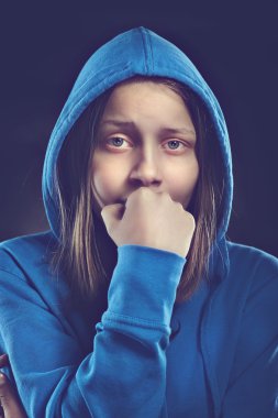 başlıklı afraided teen kız