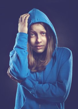 başlıklı afraided teen kız