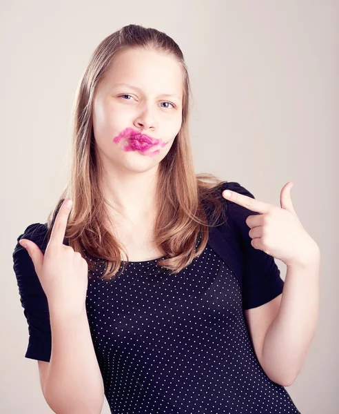 Teenager-Mädchen macht lustige Gesichter Stockfoto