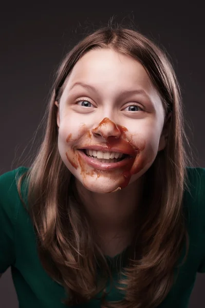 Teen girl sitting and laughing — Stock Photo, Image