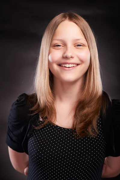 Menina adolescente feliz — Fotografia de Stock