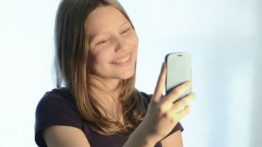 Genç kız kendini resimleri yapmak