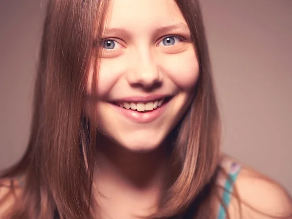 Cute teen girl laughing — Stock Photo, Image