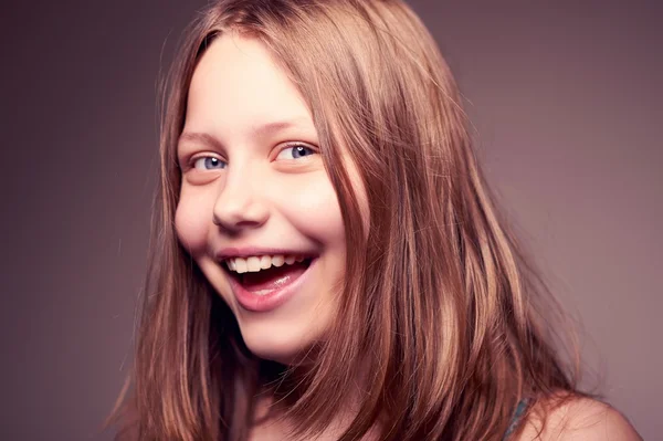 Cute teen girl laughing — Stock Photo, Image