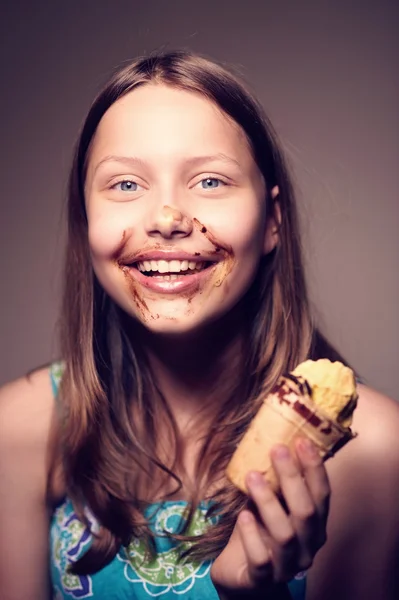 Verrücktes Teenie-Mädchen — Stockfoto