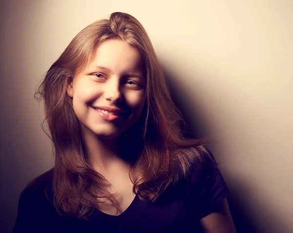 Menina adolescente sorrindo — Fotografia de Stock