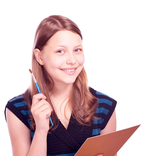 Chica adolescente sosteniendo pincel y papel — Foto de Stock