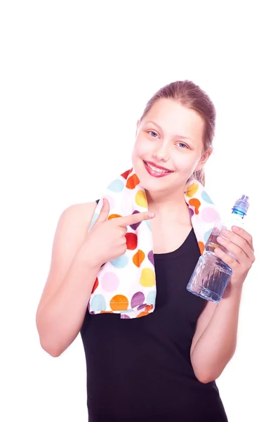 Adolescente menina segurando toalha e garrafa de água — Fotografia de Stock