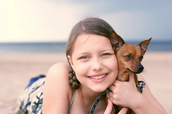 Teen girl with her puppy — Stock Photo, Image