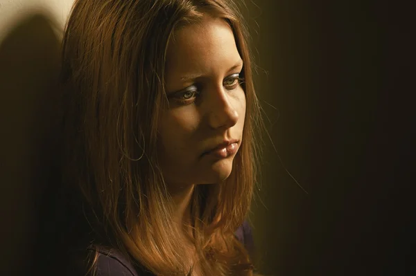 hüzünlü bir genç kız