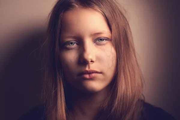 Triste adolescente chica — Foto de Stock