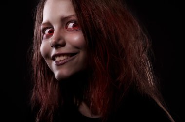 Kız possesst bir iblis tarafından