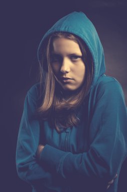 başlıklı afraided teen kız