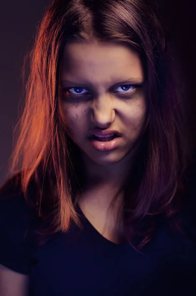 Öfkeli bir genç kız — Stok fotoğraf