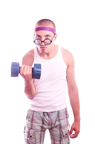 Nerd em óculos com trens dumbbell — Fotografia de Stock