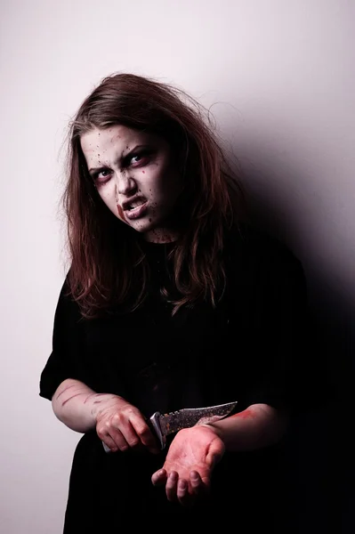 Психо дівчина з ножем — Stok fotoğraf