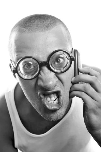 Boos nerd praten op een mobiele telefoon — Stockfoto