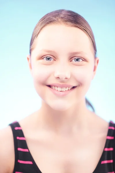 Ragazza adolescente sorridente — Foto Stock