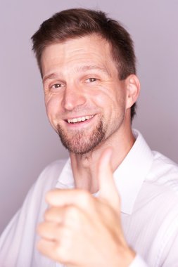 adam gibi gösterir.