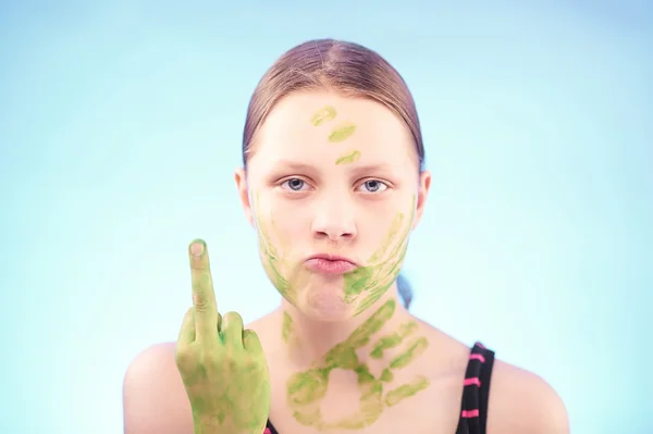 Ragazza adolescente male gesticolando — Foto Stock