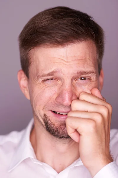 Weinender Mann — Stockfoto