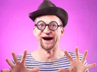 sapık nerd şapkalı hayali göğüsler dokunur