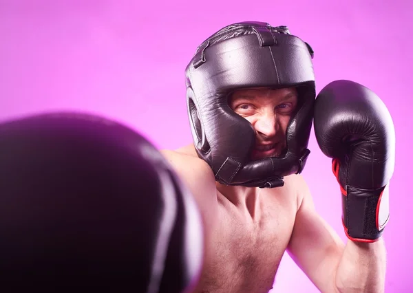 Boxeador agresivo fuerte — Foto de Stock