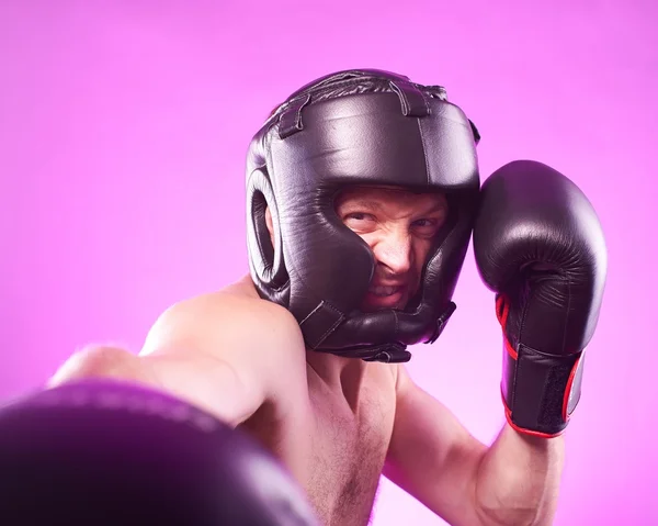 Boxeador agresivo fuerte — Foto de Stock