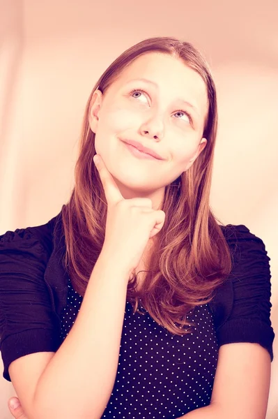 Linda menina adolescente sorrindo — Fotografia de Stock