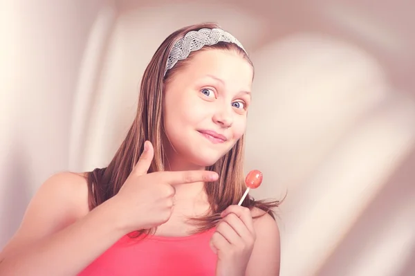 Happy teen girl holding lollipop — Stock Photo, Image