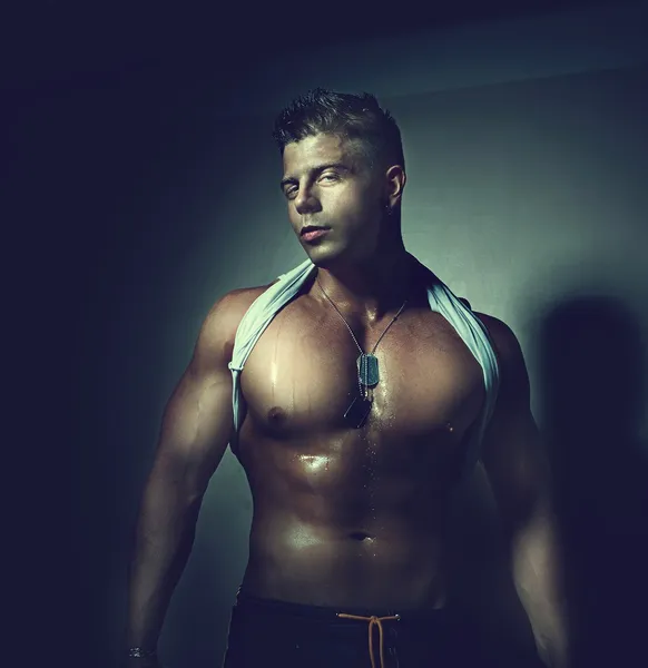 Knappe jongen. bodybuilder — Stockfoto
