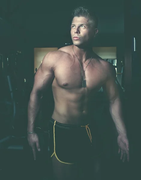 Stilig kille. bodybuilder — Stockfoto