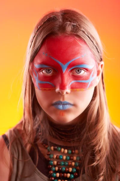 Belle jeune fille à la mode avec maquillage — Photo