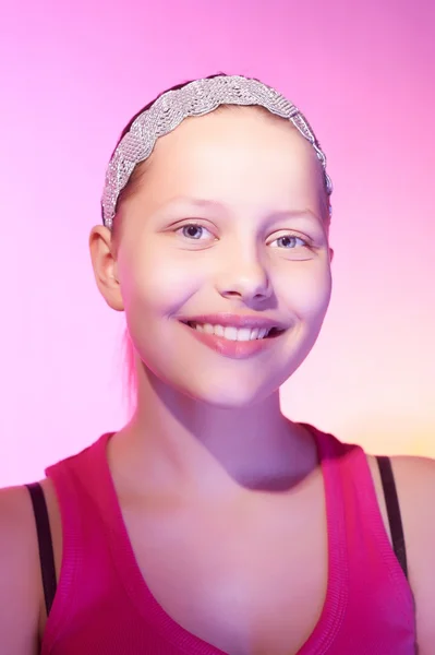 Menina adolescente sorrindo — Fotografia de Stock