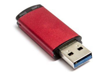 Usb flaş belleği beyaz üzerine izole edildi
